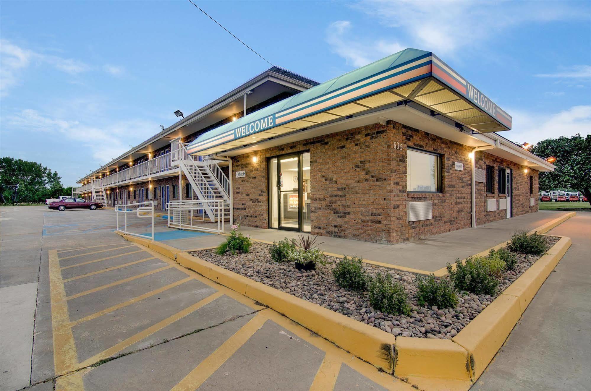 Motel 6-Salina, Ks מראה חיצוני תמונה