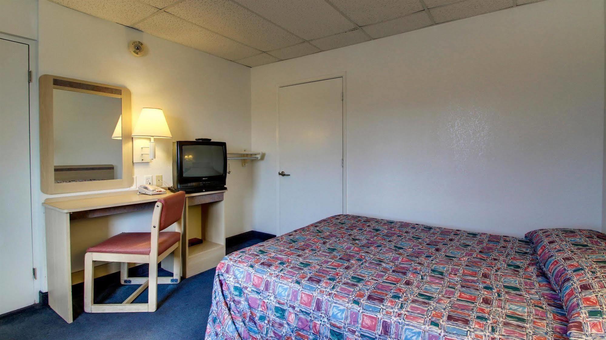 Motel 6-Salina, Ks מראה חיצוני תמונה